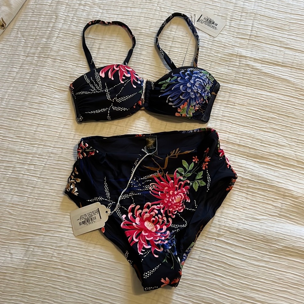 NWT: navy bikini with floral pattern and metal details